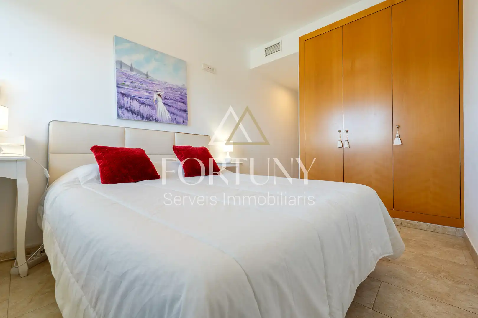 Schlafzimmer von Dachboden zum Verkauf in Cambrils mit Klimaanlage, Abstellraum und Schwimmbad