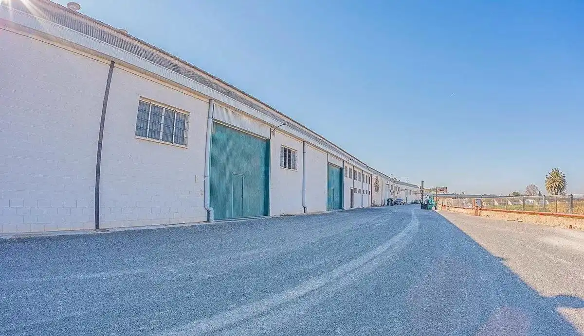 Vista exterior de Nau industrial en venda en Orihuela