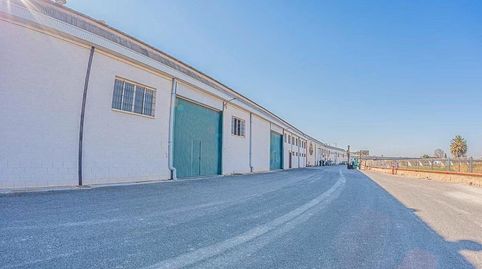 Complejo industrial con más de 6.000 m2 y gran parcela en Orihuela