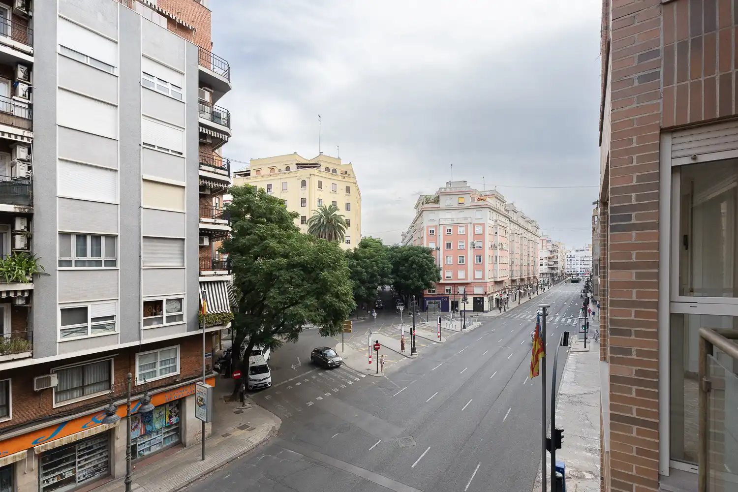Außenansicht von Wohnung zur Miete in Valencia mit Klimaanlage, Heizung und Balkon