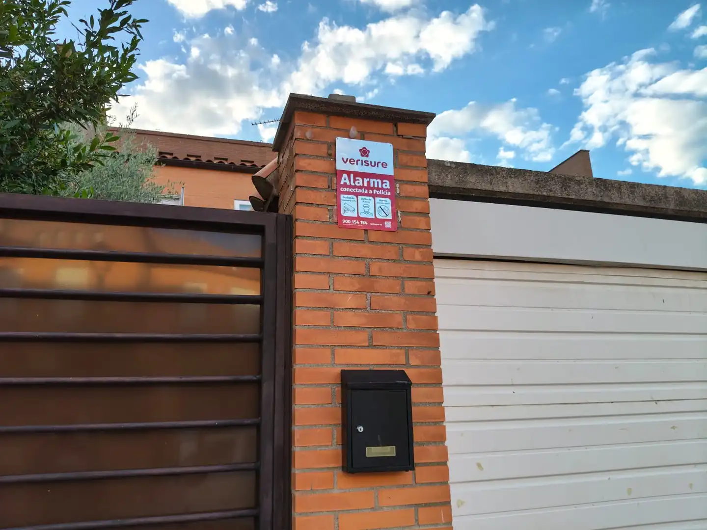Aparcament de Casa adosada en venda en Yebes amb Calefacció, Jardí privat i Traster