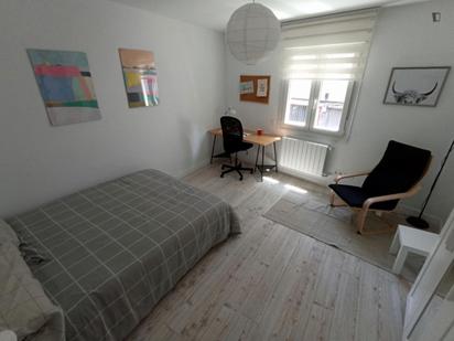 Dormitori de Apartament per a compartir en Bilbao  amb Moblat, Forn i Rentadora