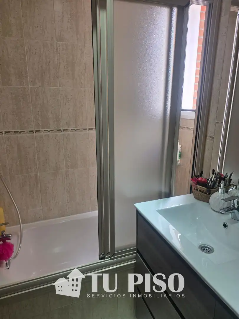 Bany de Pis en venda en Fuenlabrada amb Aire condicionat, Calefacció i Jardí privat