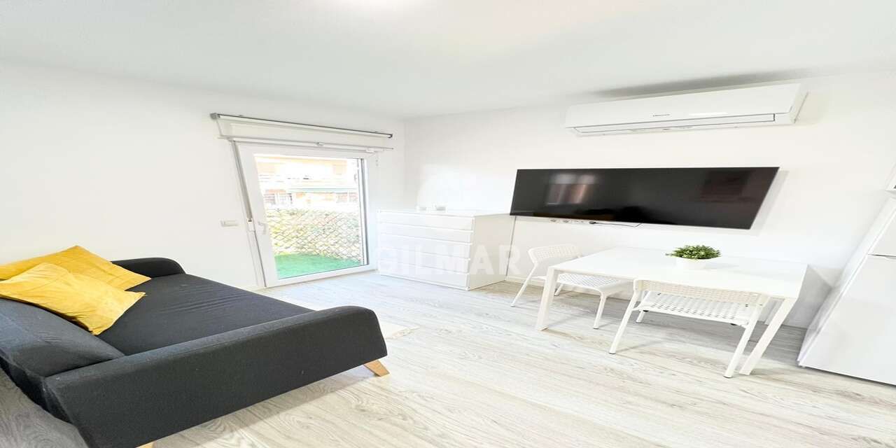 Living room of Flat for sale in  Madrid Capital  with Heating, Furnished and Balcony