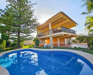 Vista exterior de Casa o xalet en venda en Dénia amb Piscina