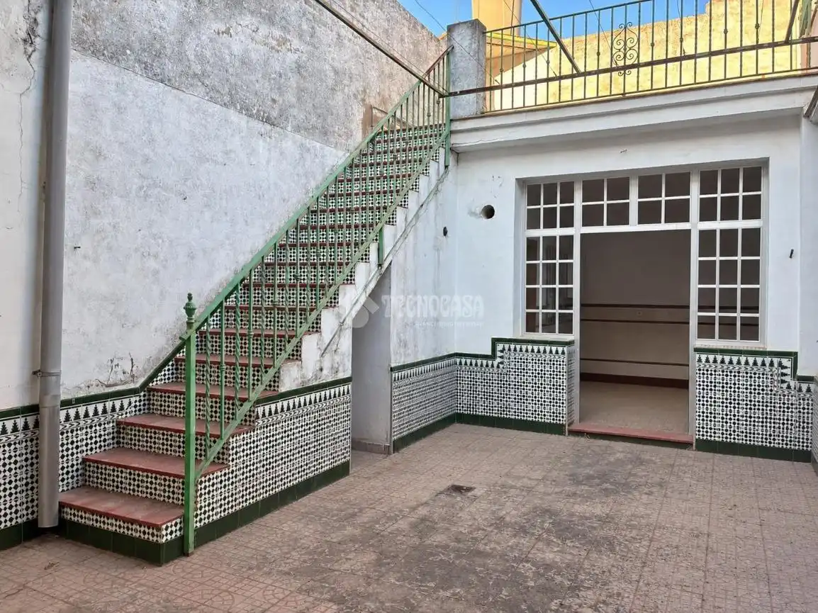 Casa aparellada amb terrassa en venda a Pilas, imagen 26