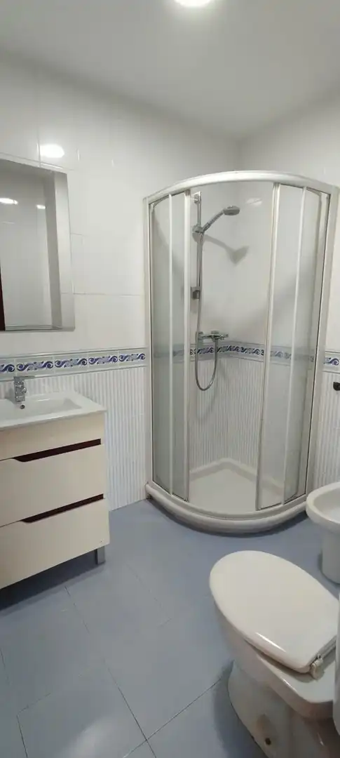 Badezimmer von Wohnung zur Miete in Culleredo mit Heizung