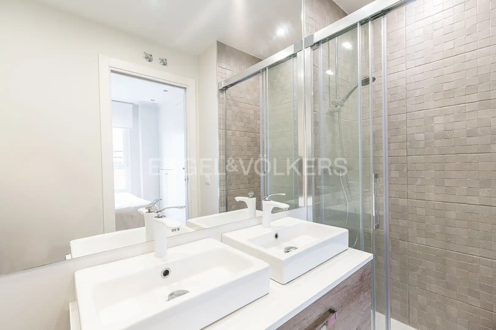 Bathroom of Attic for sale in Majadahonda  with Air Conditioner, Heating and Terrace