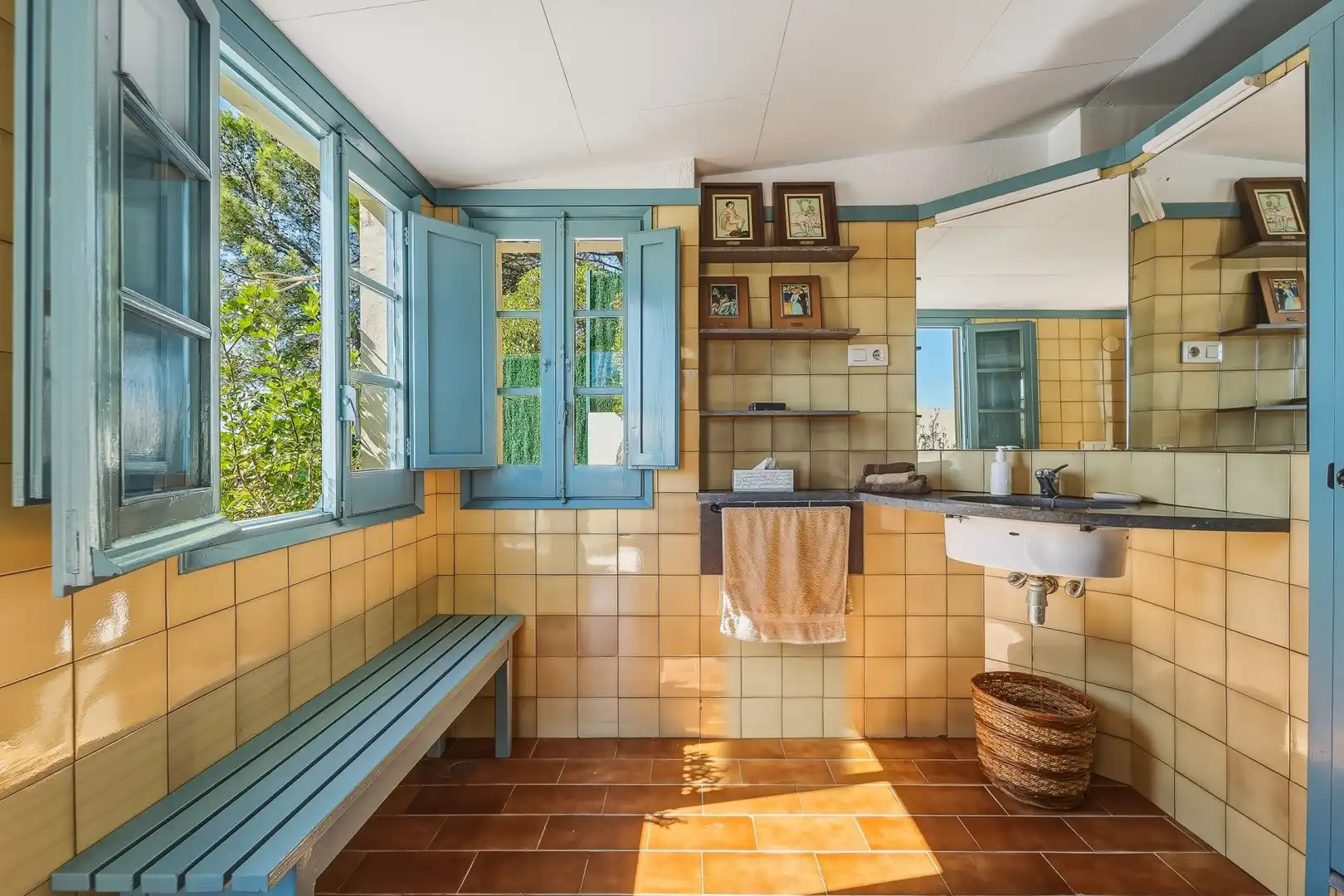 Bathroom of Houses for sale in Montjuïc