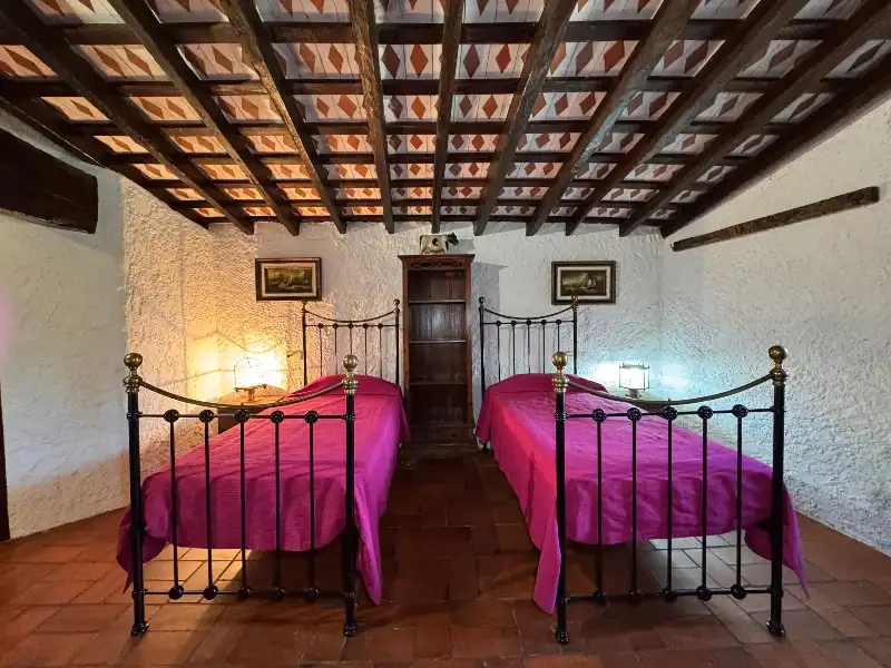 Habitación de Finca rústica en venta en Ullastret con Aire acondicionado, Calefacción y Jardín privado