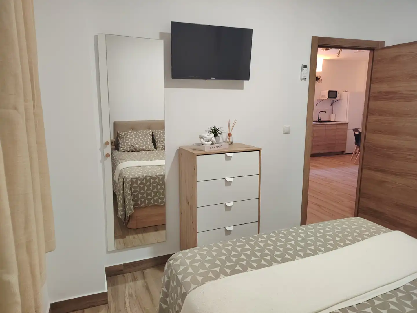 Ground floor for rent in Urbanización Costa del Oro, Centro Internacional