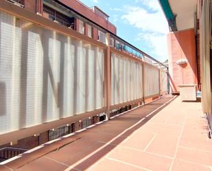 Vista exterior de Pis en venda en  Barcelona Capital amb Parquet i Balcó