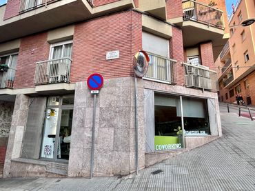Local comercial en alquiler en Carrer dels Albigesos 25