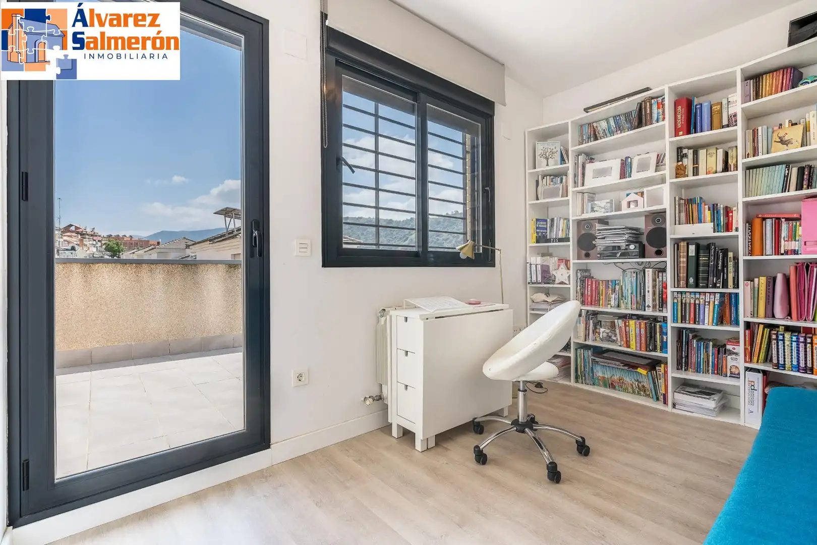 Terrasse von Einfamilien-Reihenhaus zum Verkauf in Granada mit Privatgarten und Balkon