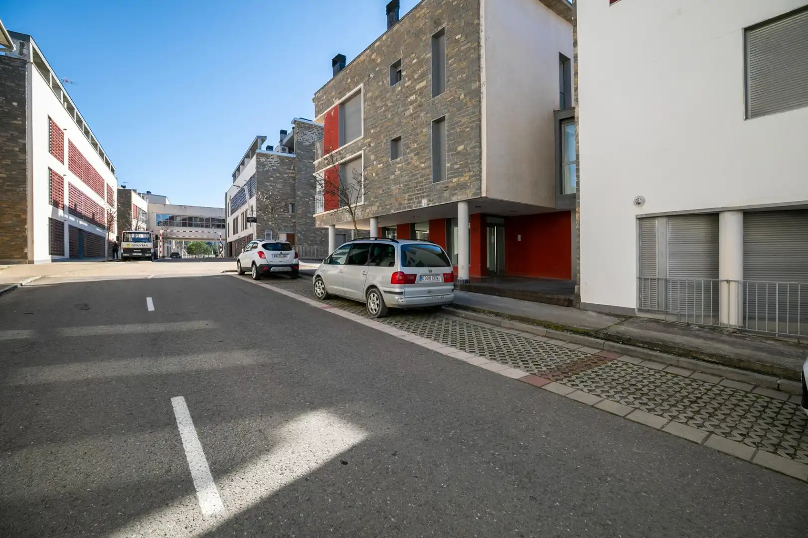 Parking de Dúplex en venta en Sabiñánigo con Calefacción, Terraza y Trastero
