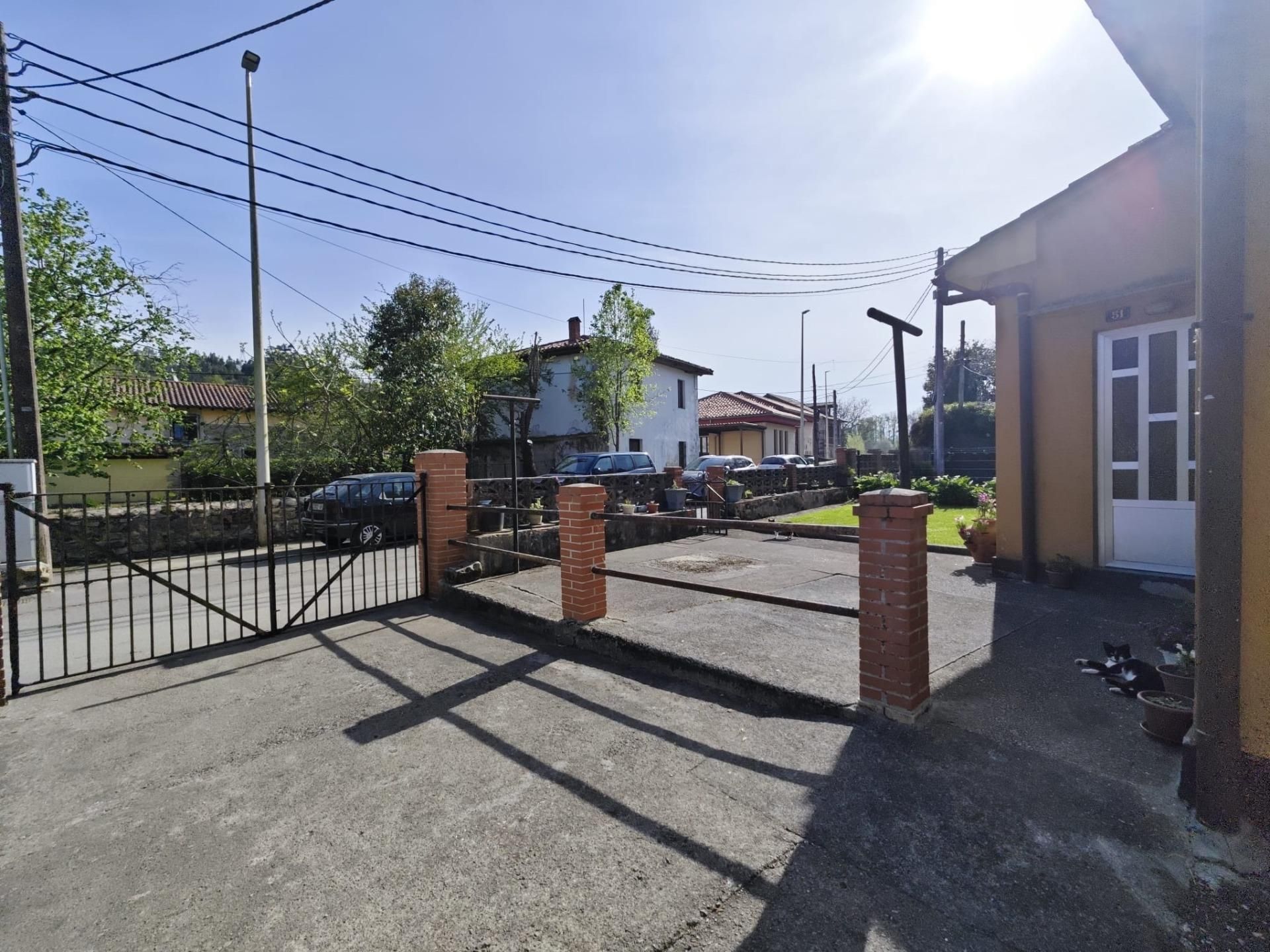 Vista exterior de Casa o xalet en venda en Reocín amb Calefacció, Jardí privat i Terrassa