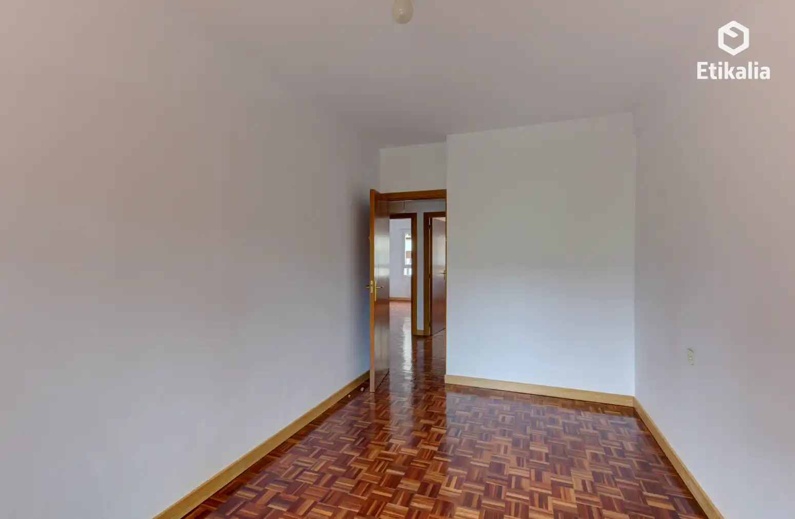 Habitación de Piso en venta en Vitoria - Gasteiz con Calefacción, Terraza y Trastero