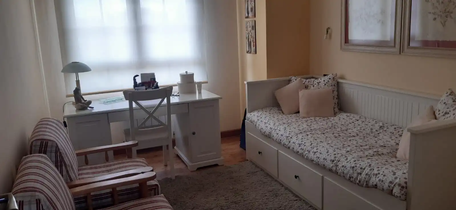 Dormitori de Casa o xalet de lloguer en Onzonilla amb Jardí privat, Parquet i Moblat