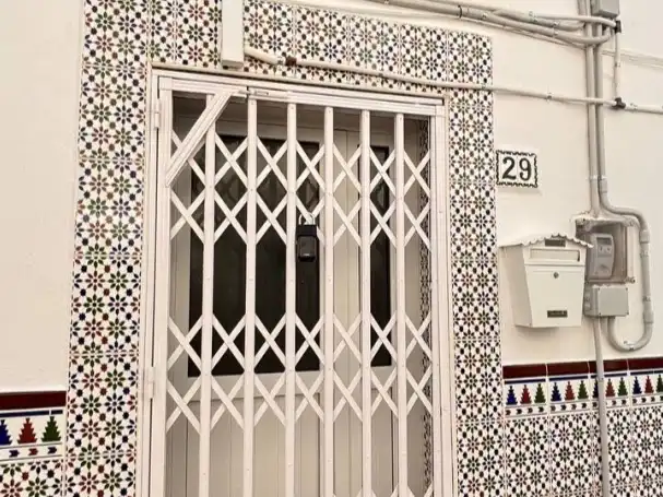 Vista exterior de Casa adosada en venda en Algarrobo amb Aire condicionat, Terrassa i Balcó
