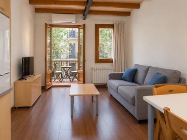 Apartment with balcony for sale in Eixample