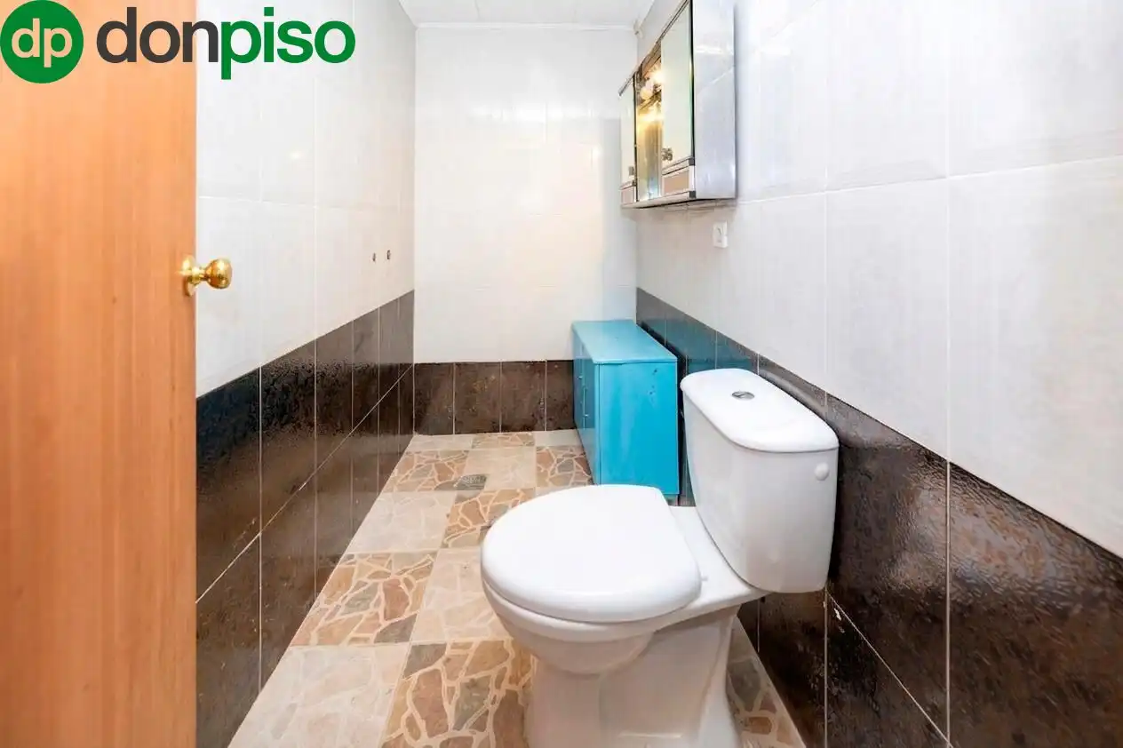 Baño de Casa adosada en venta en Cenes de la Vega con Calefacción y Terraza