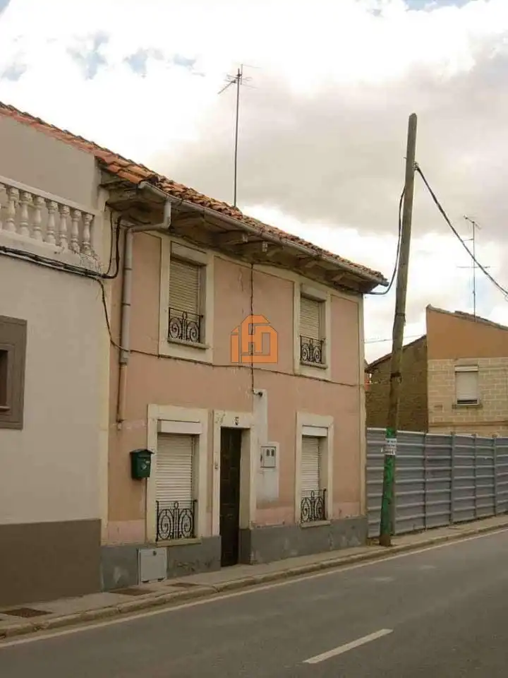 Vista exterior de Casa o chalet en venta en León Capital 