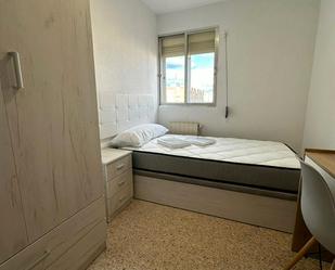 Dormitori de Pis per a compartir en  Madrid Capital amb Aire condicionat, Calefacció i Jardí privat
