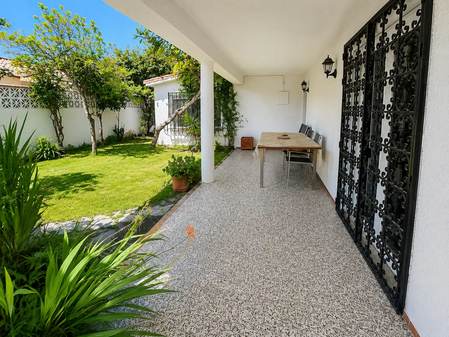 Terraza de Casa o chalet de alquiler en Benalmádena con Jardín privado y Amueblado