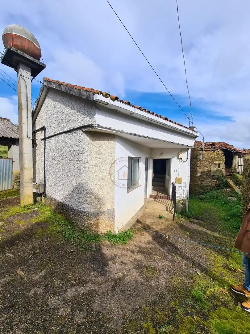 Exterior view of Houses for sale in Lalín  with Private garden, Storage room and Furnished