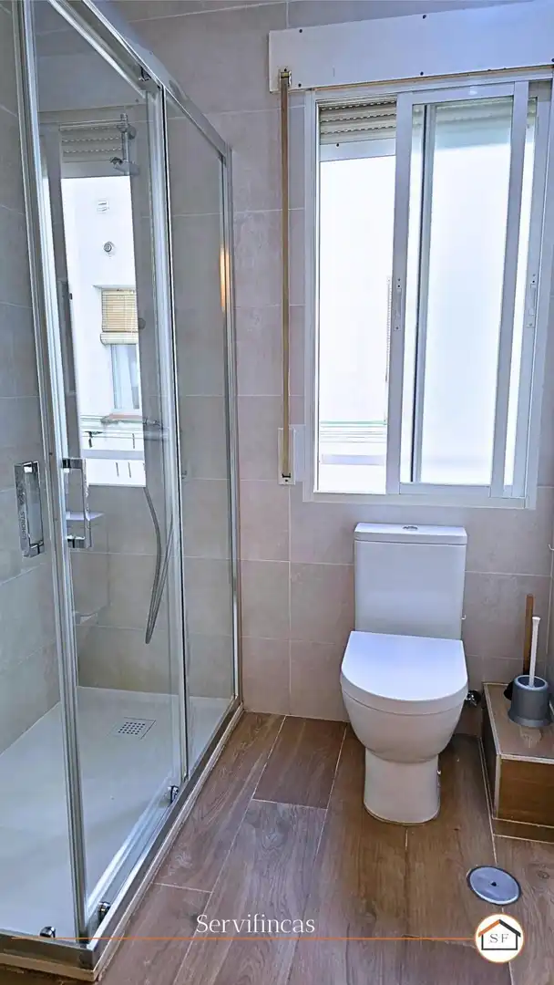 Badezimmer von Wohnung zur Miete in Madrid mit Heizung und Parkett