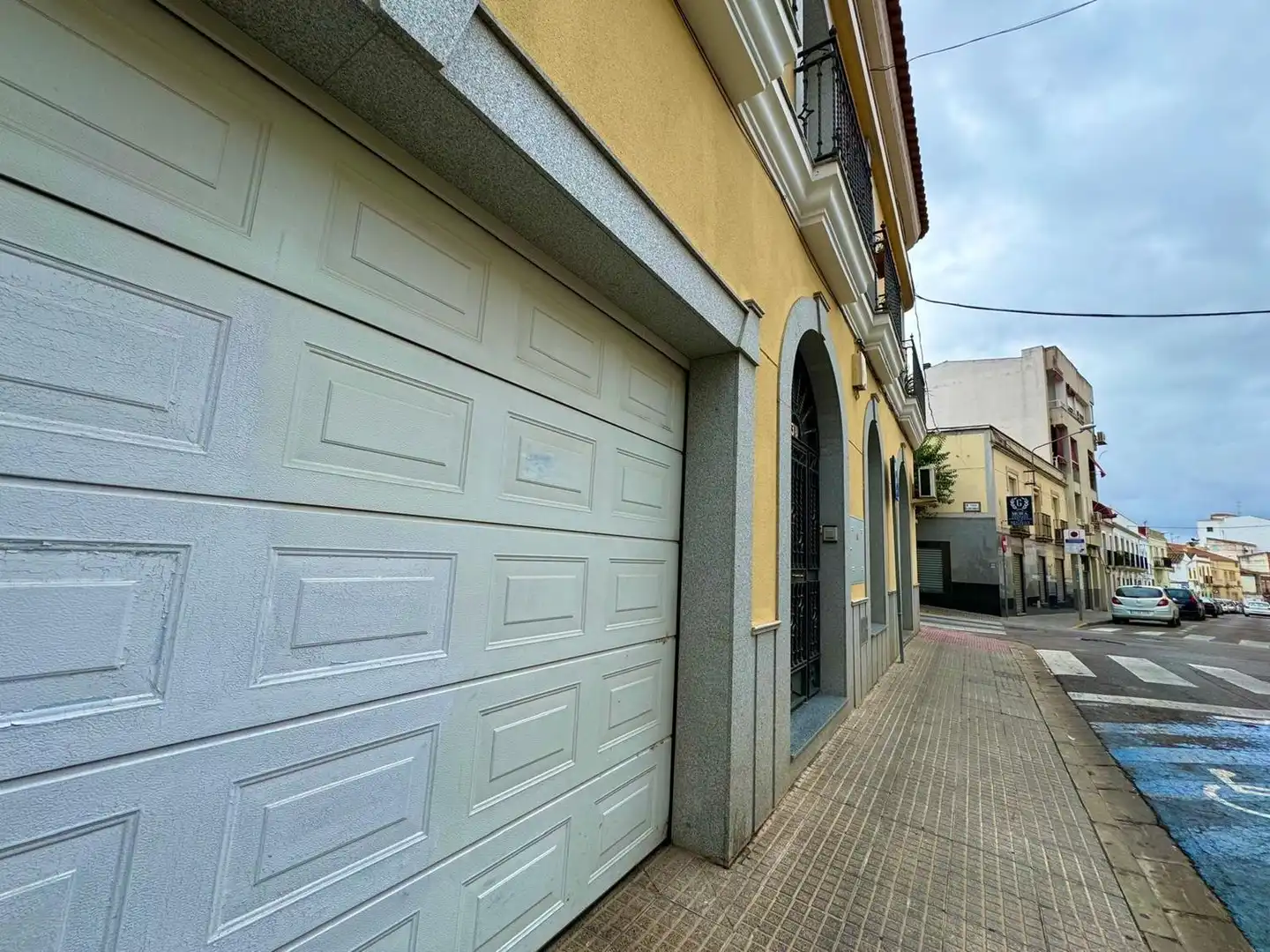 Vista exterior de Casa o xalet en venda en Mérida amb Aire condicionat, Terrassa i Traster
