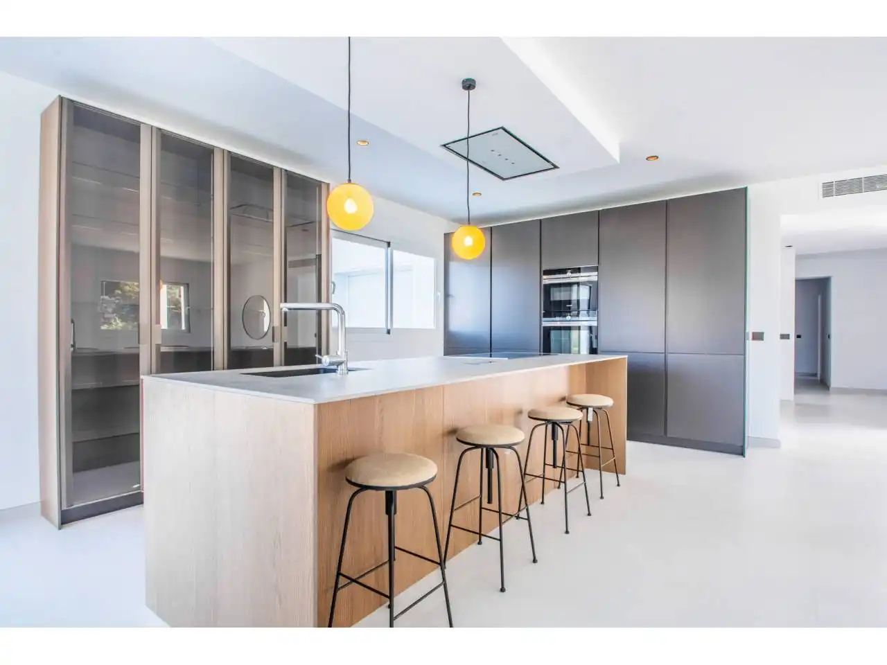 Cocina de Casa o chalet en venta en Marbella con Aire acondicionado, Calefacción y Jardín privado