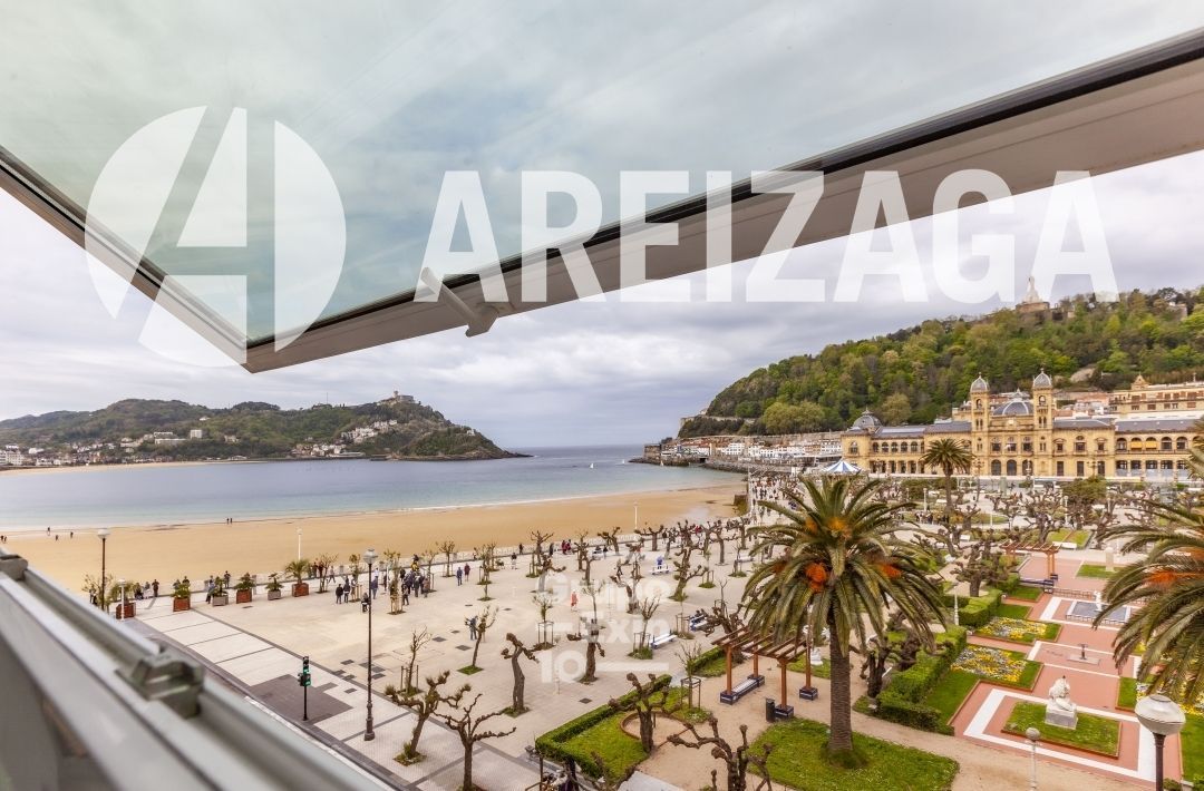 Vista exterior de Pis en venda en Donostia - San Sebastián  amb Calefacció, Traster i Balcó