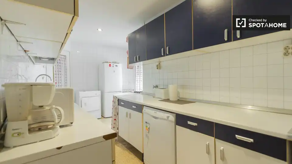 Kitchen of Flat for rent in Madrid  with Air Conditioner, Heating and Furnished