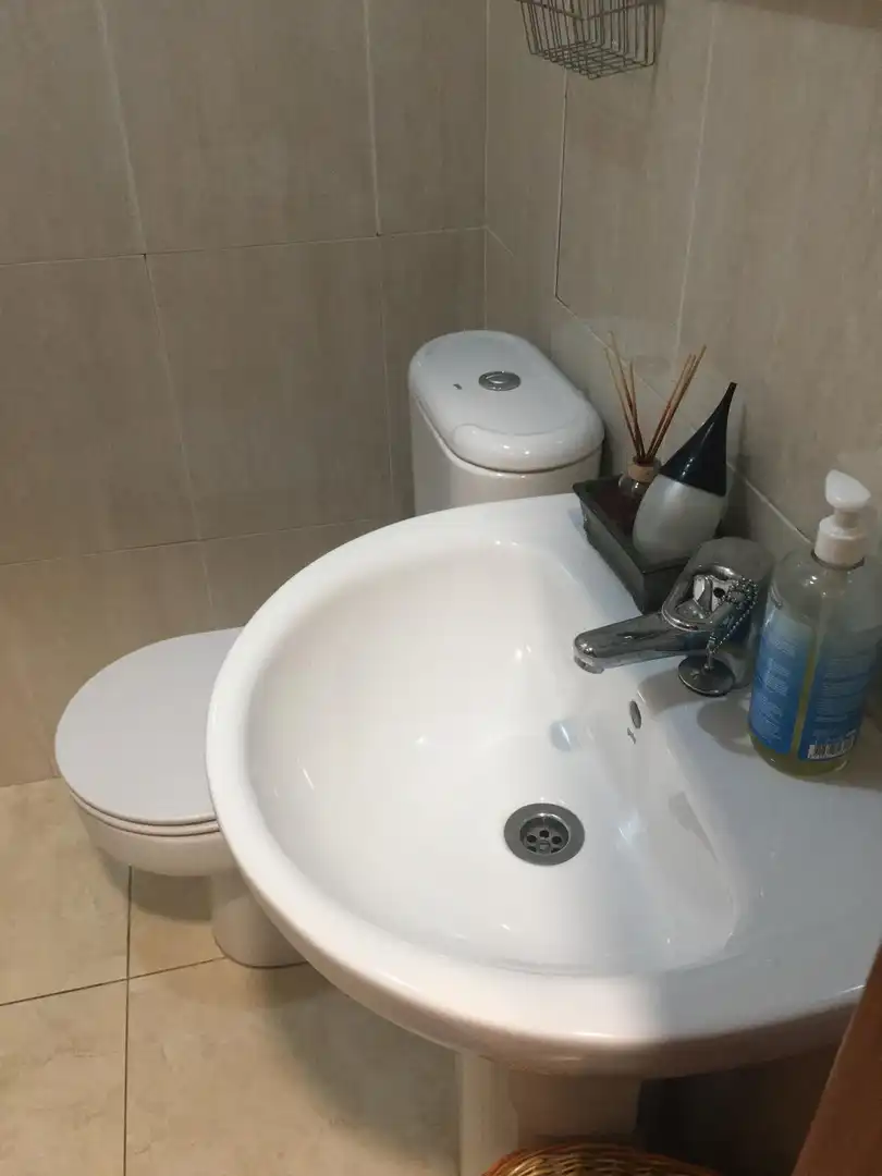 Bany de Casa adosada en venda en Salt amb Aire condicionat, Calefacció i Jardí privat