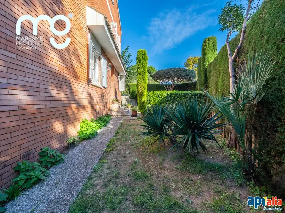 Jardí de Casa adosada en venda en El Masnou amb Calefacció, Jardí privat i Terrassa