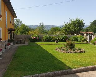 Jardí de Casa o xalet en venda en Parres amb Terrassa