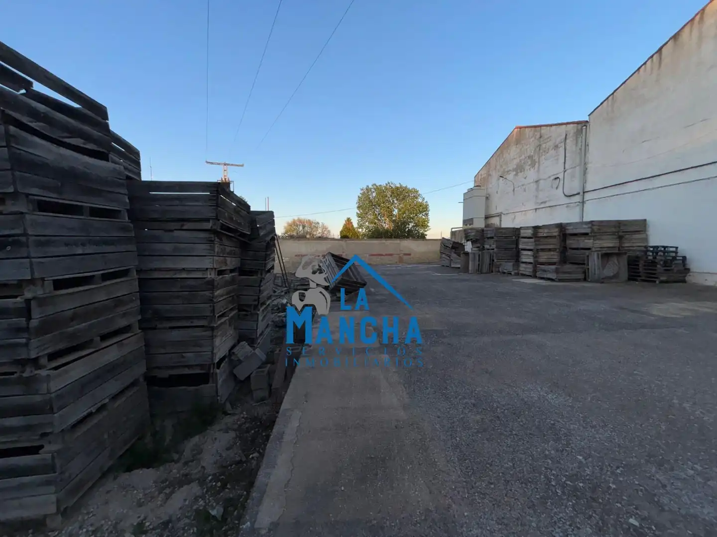 Außenansicht von Fabrikhallen zum Verkauf in Albacete