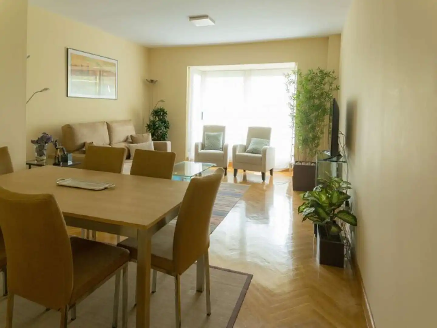 Comedor de Apartamento para compartir en Madrid con Aire acondicionado, Calefacción y Terraza