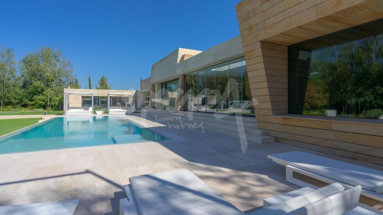 Piscina de Casa o xalet en venda en Pozuelo de Alarcón amb Aire condicionat, Calefacció i Jardí privat