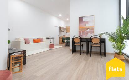 Sala d'estar de Pis en venda en Santa Coloma de Gramenet amb Parquet