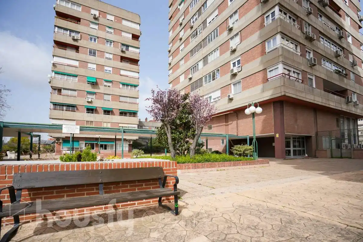 Flat for sale in Calle Santiago Rusiñol, Ciudad Universitaria