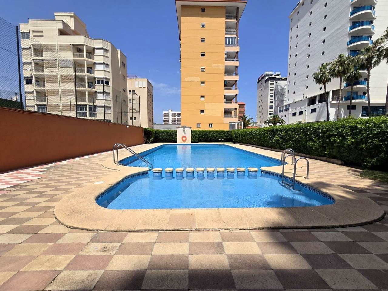 Piscina de Apartament de lloguer en Gandia amb Terrassa, Moblat i Piscina comunitària