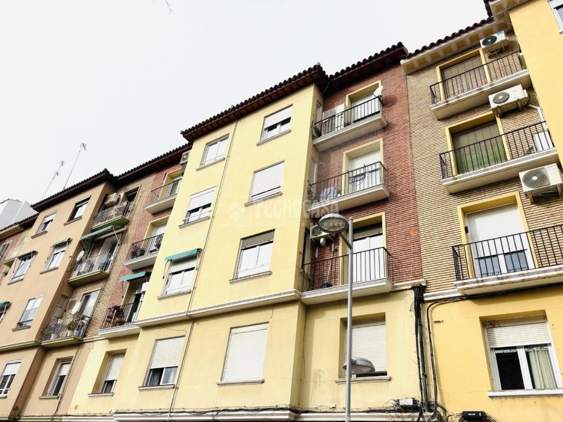 Vista exterior de Piso de alquiler en  Zaragoza Capital con Aire acondicionado y Calefacción