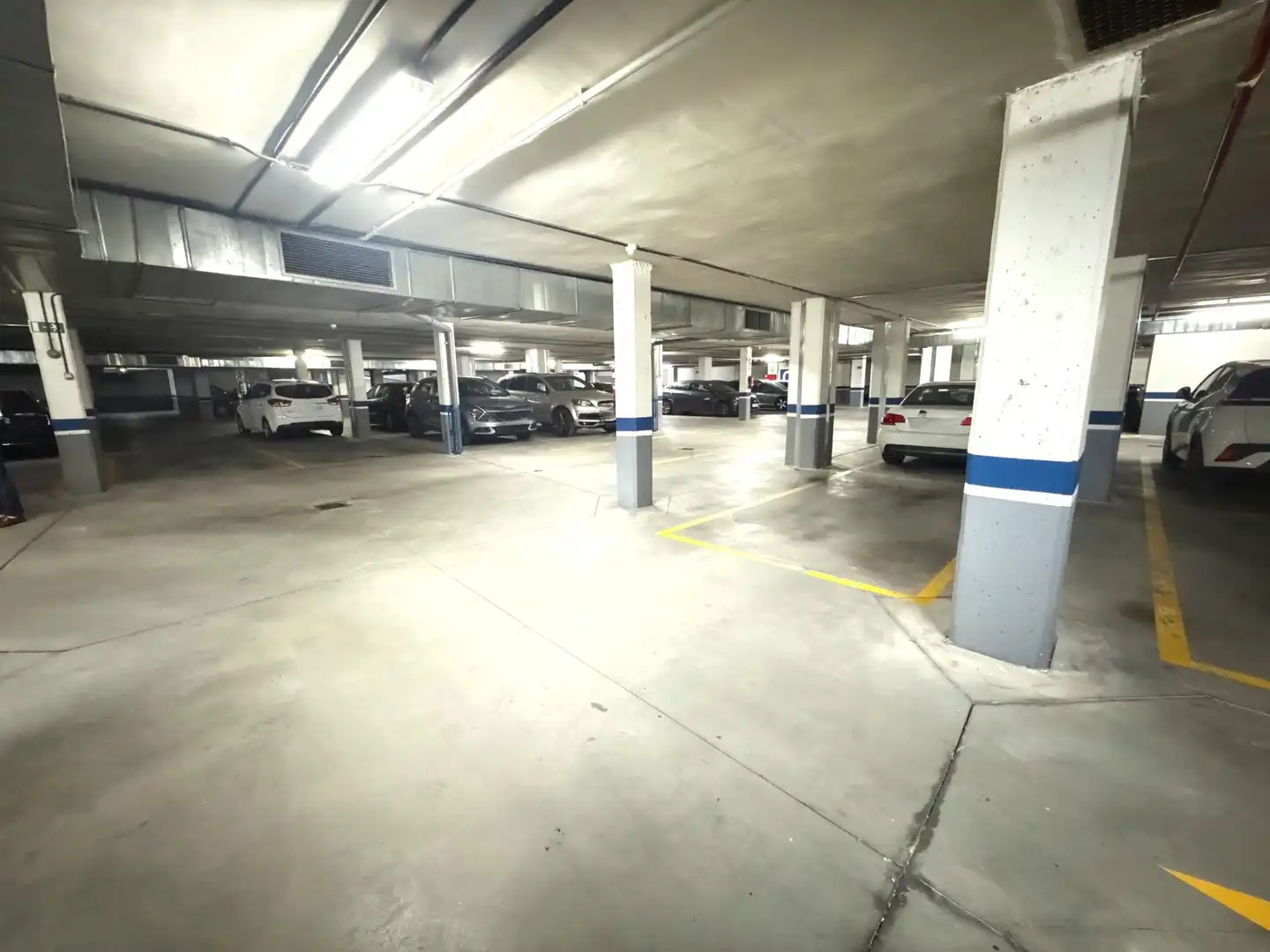 Parking of Flat for sale in Madrid  with Heating, Storage room and Community pool
