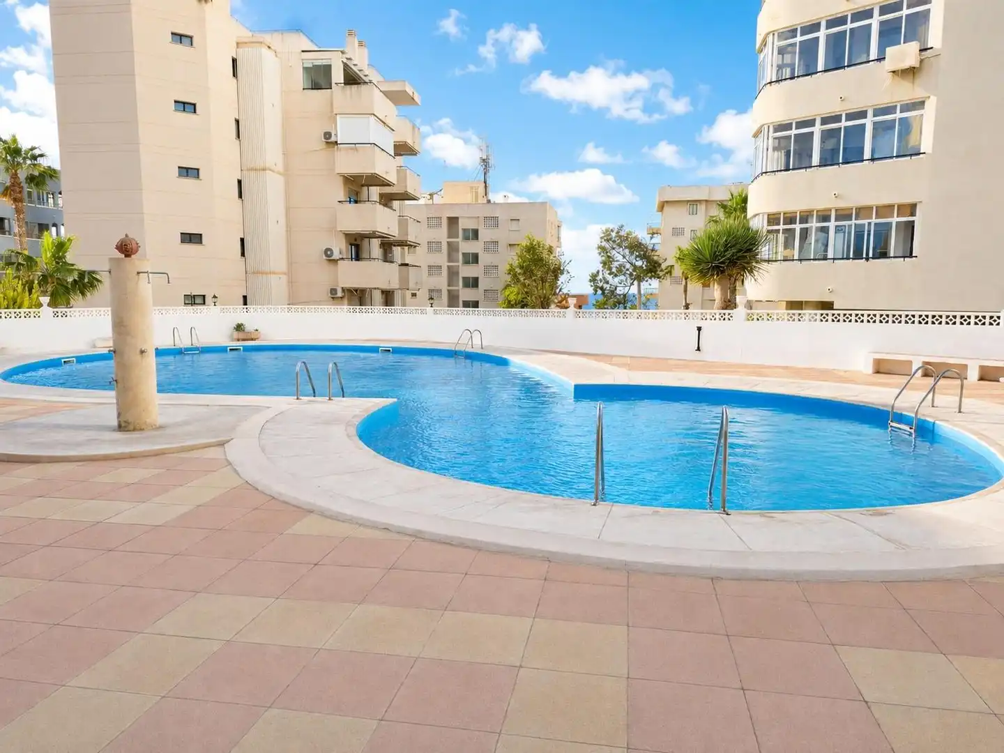 Piscina de Pis en venda en Elche / Elx amb Calefacció, Terrassa i Moblat