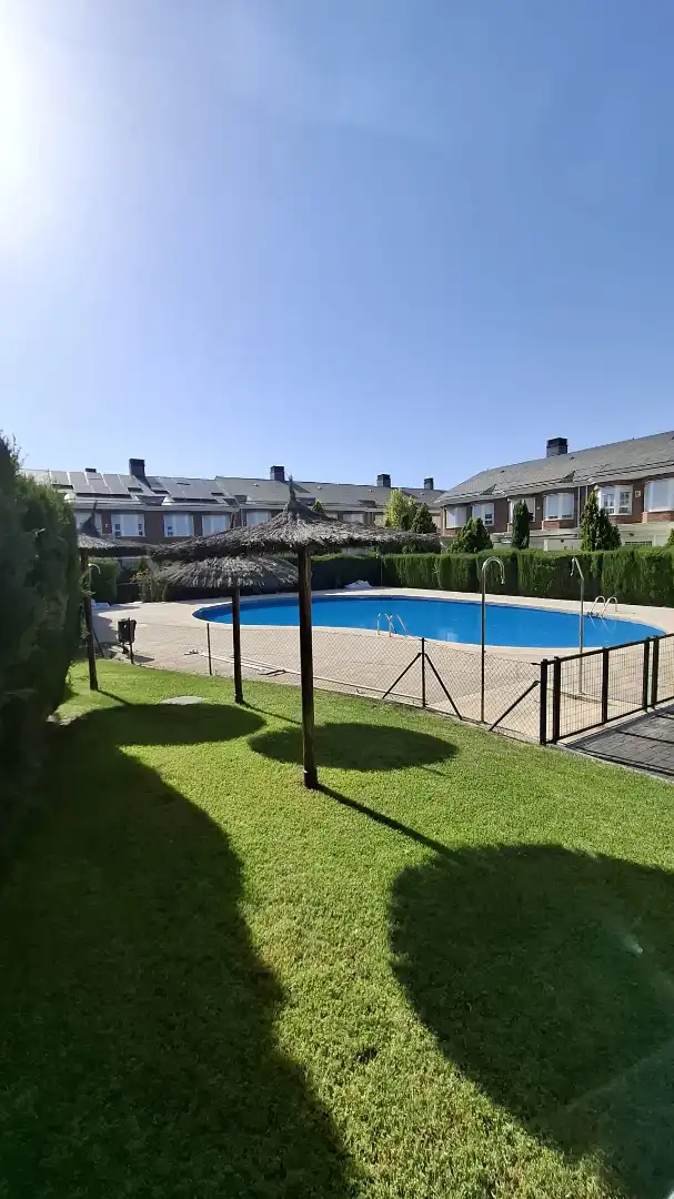 Reihenhaus mit Pool zum Verkauf in Calle de Grecia, imagen 4