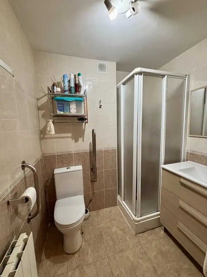 Baño de Casa adosada en venta en Valls con Aire acondicionado, Calefacción y Jardín privado