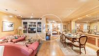 Living room of Flat for sale in  Madrid Capital  with Air Conditioner, Heating and Community pool