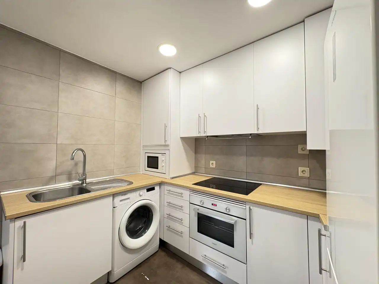 Ground floor for rent in Calle Juan Carlos I, Casco Antiguo